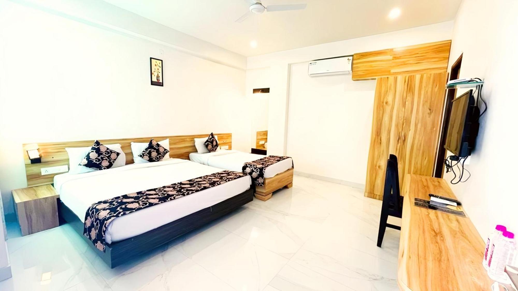 Hotel The Celebration By Amod Best Hotel & Rooftop Udaipur Dış mekan fotoğraf