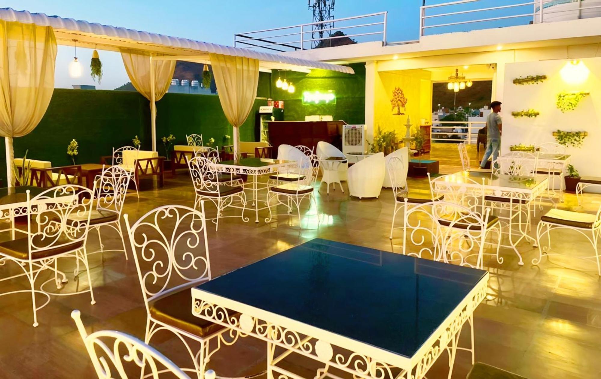 Hotel The Celebration By Amod Best Hotel & Rooftop Udaipur Dış mekan fotoğraf