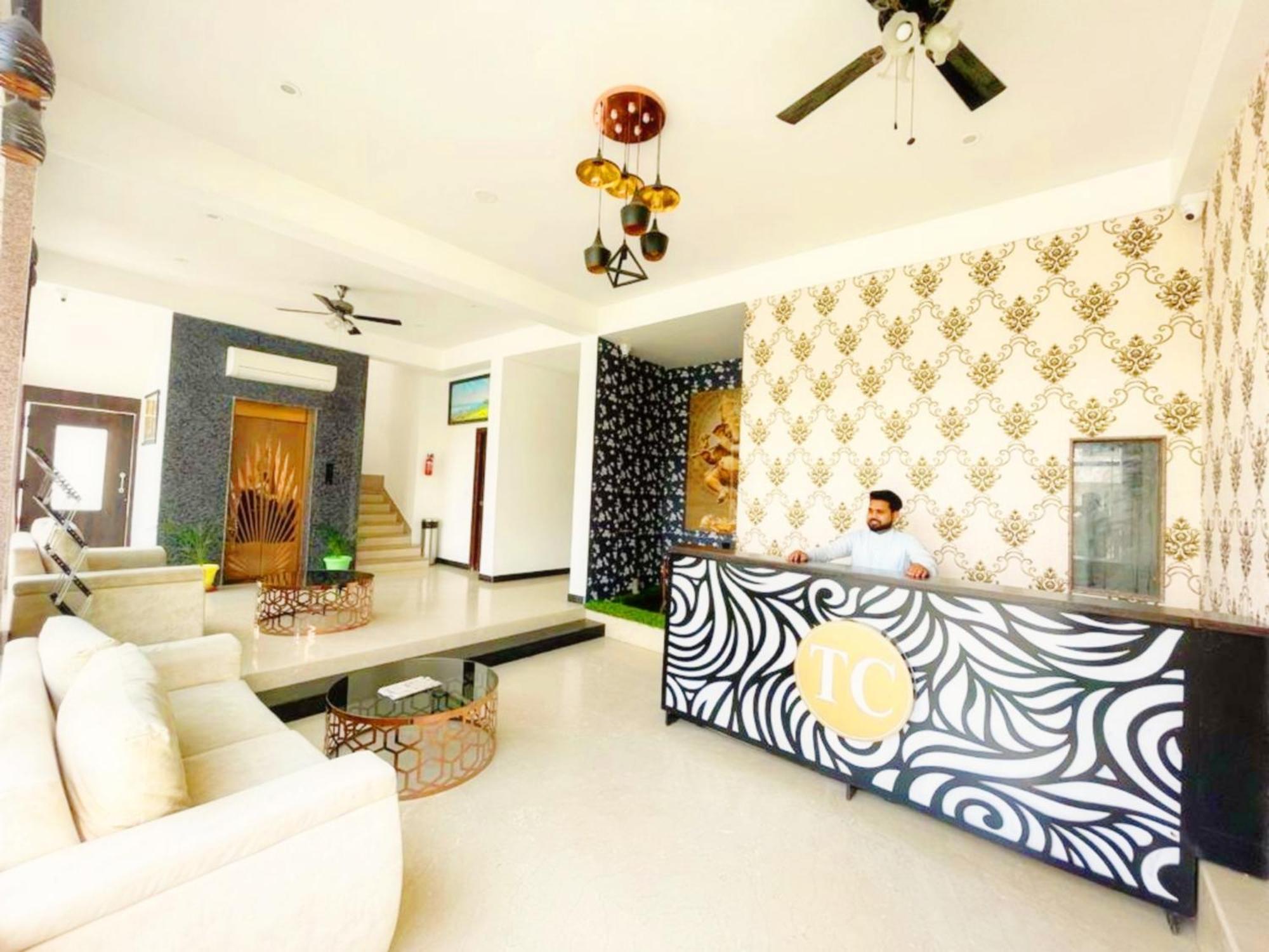 Hotel The Celebration By Amod Best Hotel & Rooftop Udaipur Dış mekan fotoğraf